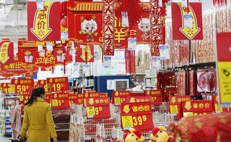 La crescita economica cinese è destinata a rallentare nel secondo semestre poiché Pechino evita ampi stimoli