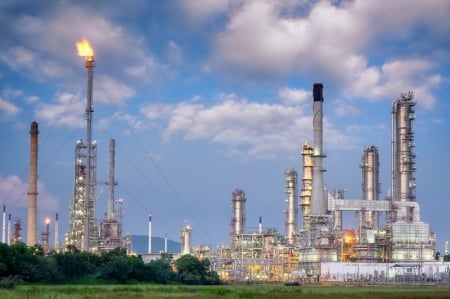 Le esportazioni di petrolio saudita dipendono sempre più da Suez mentre aumentano i rischi sul Mar Rosso