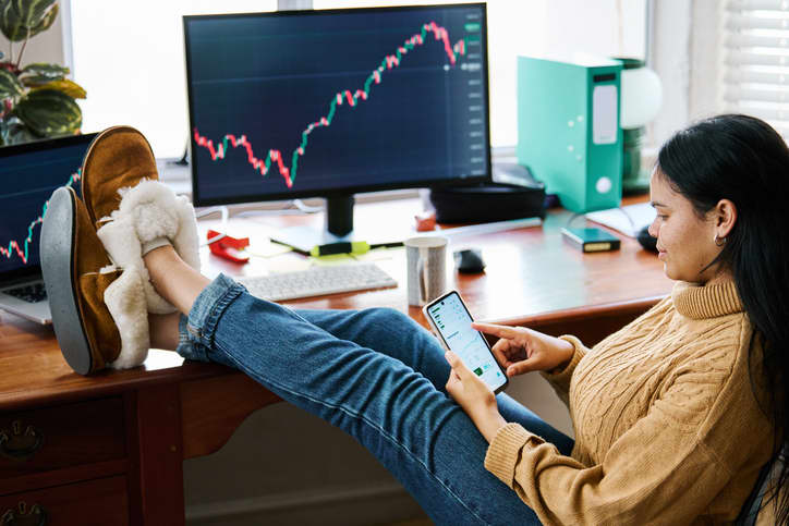Avere investito $ 100.000 era una volta la porta per costruire ricchezza reale. Per i giovani di oggi è il doppio.