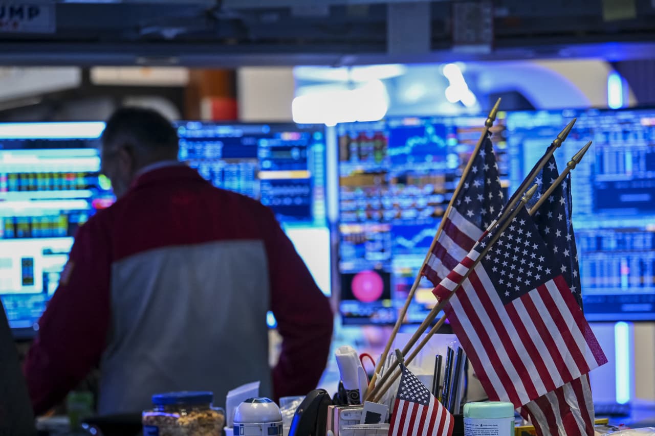 L’economia degli Stati Uniti ha iniziato ad accelerare, fino a quando i colloqui di pace con l’Iran sono falliti e i prezzi del petrolio sono aumentati di nuovo