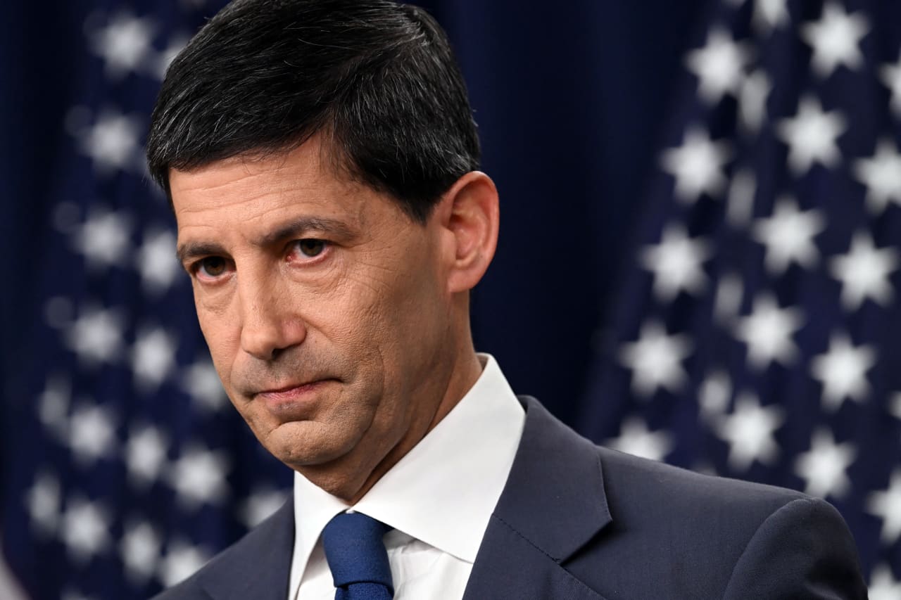 Fed, Warsh criticato per inerzia sui tassi