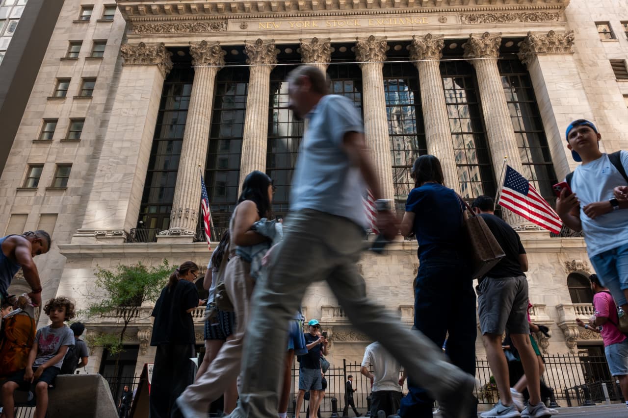 Hedge fund fuori dal tech: il mercato alla mercé dei retail