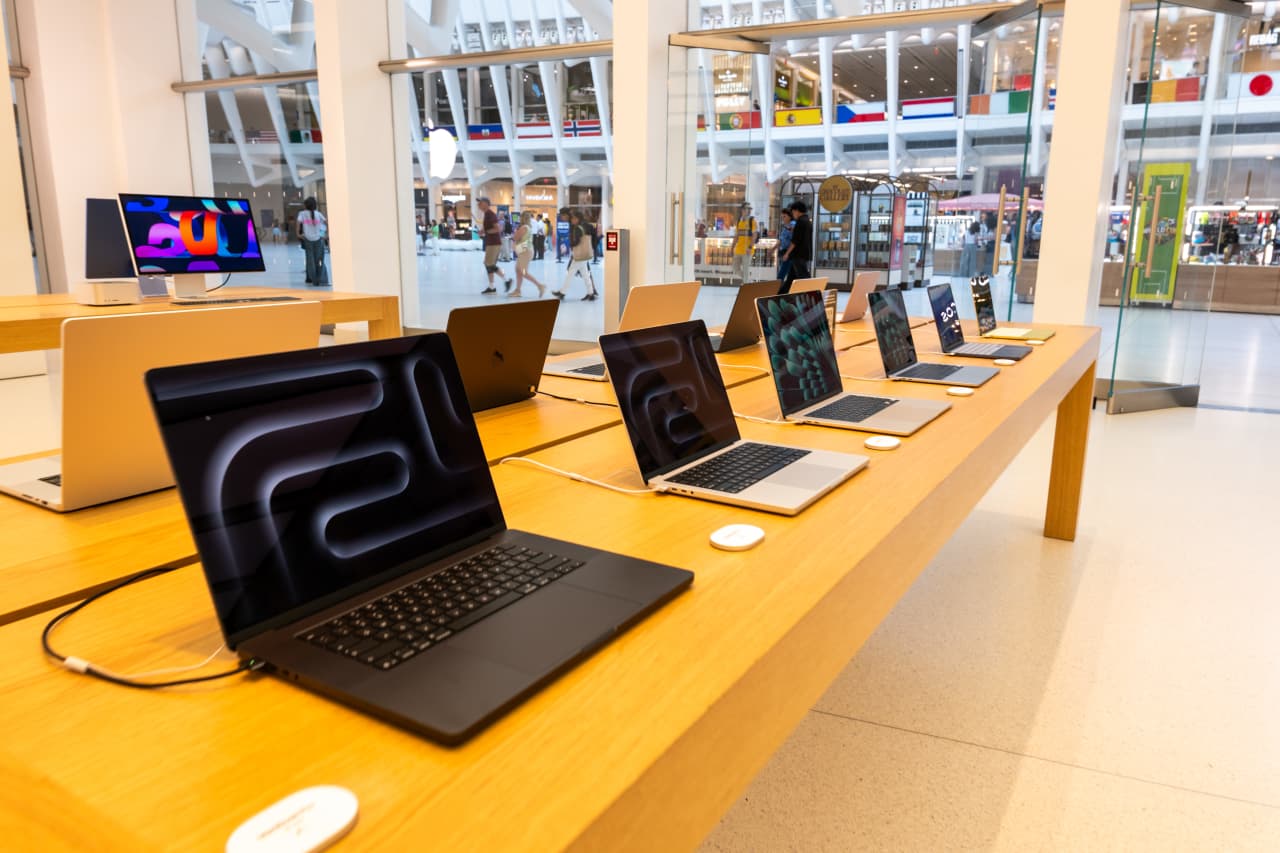Apple: il titolo affonda, peggior calo post-trimestrale in 13 anni