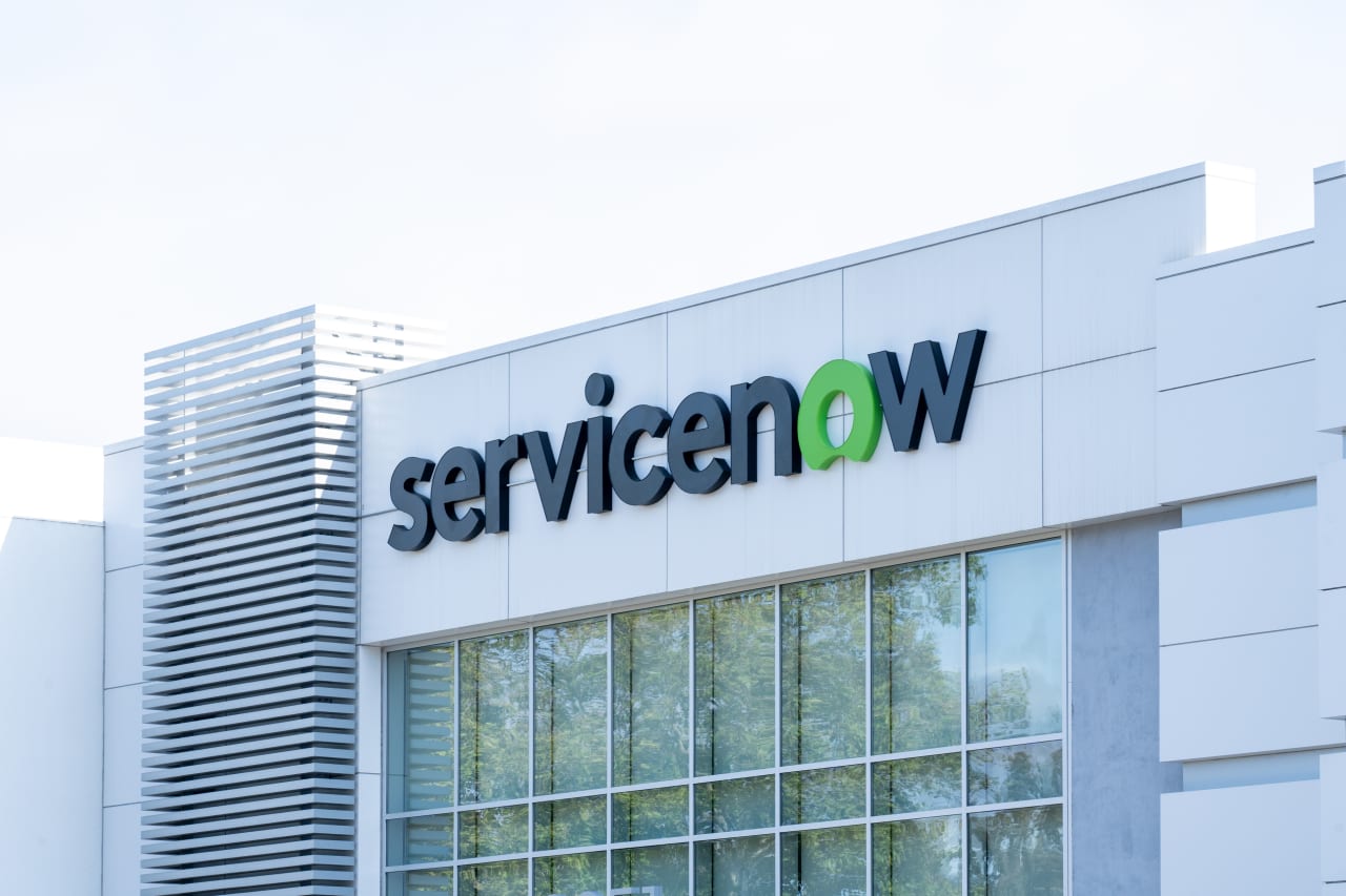 Le azioni di ServiceNow crollano mentre una nuova minaccia basata sull’intelligenza artificiale mette in ombra il ritmo degli utili