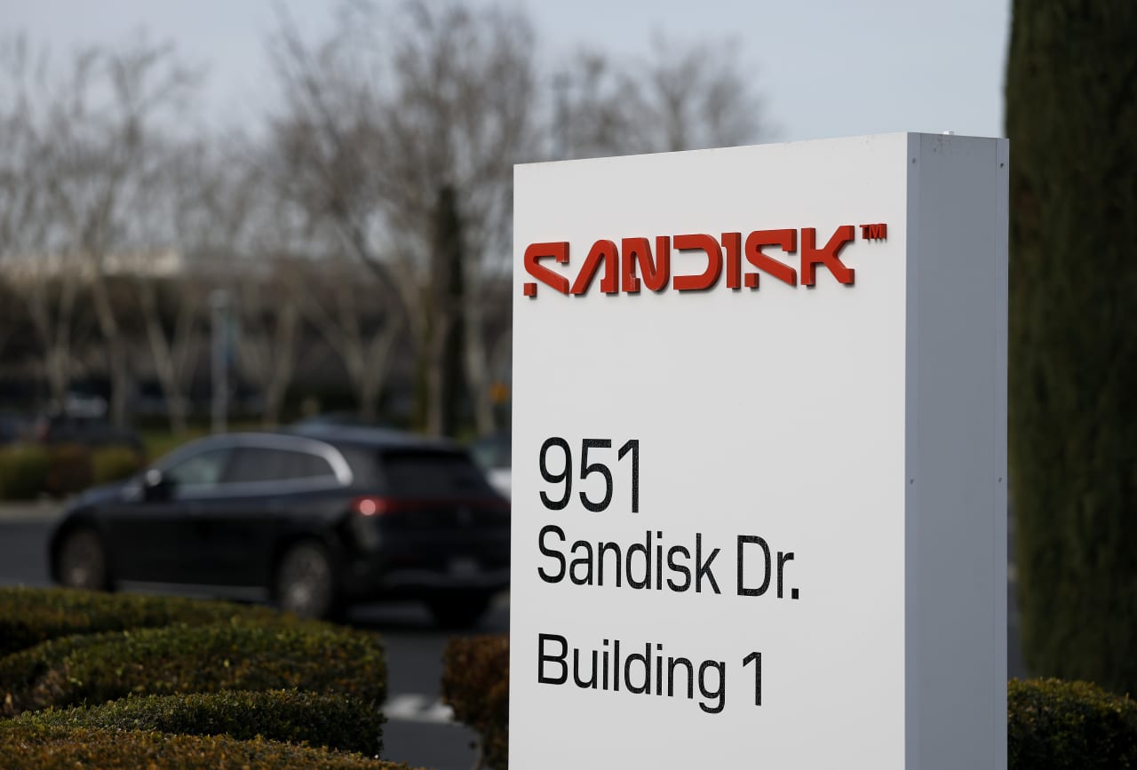 Sandisk in calo dopo utili, Wall Street divisa