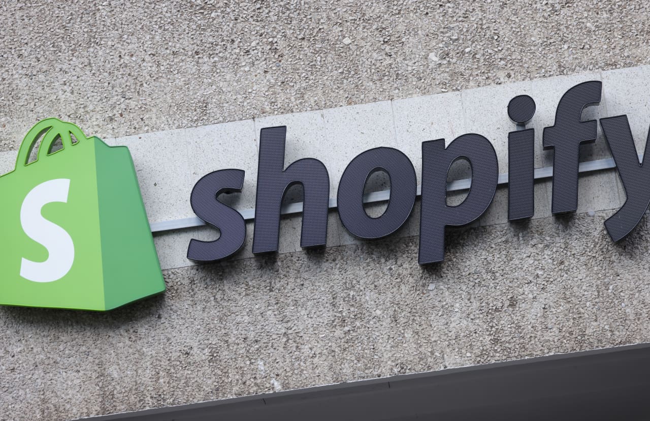 Shopify, rally in Borsa su traiettoria di crescita solida