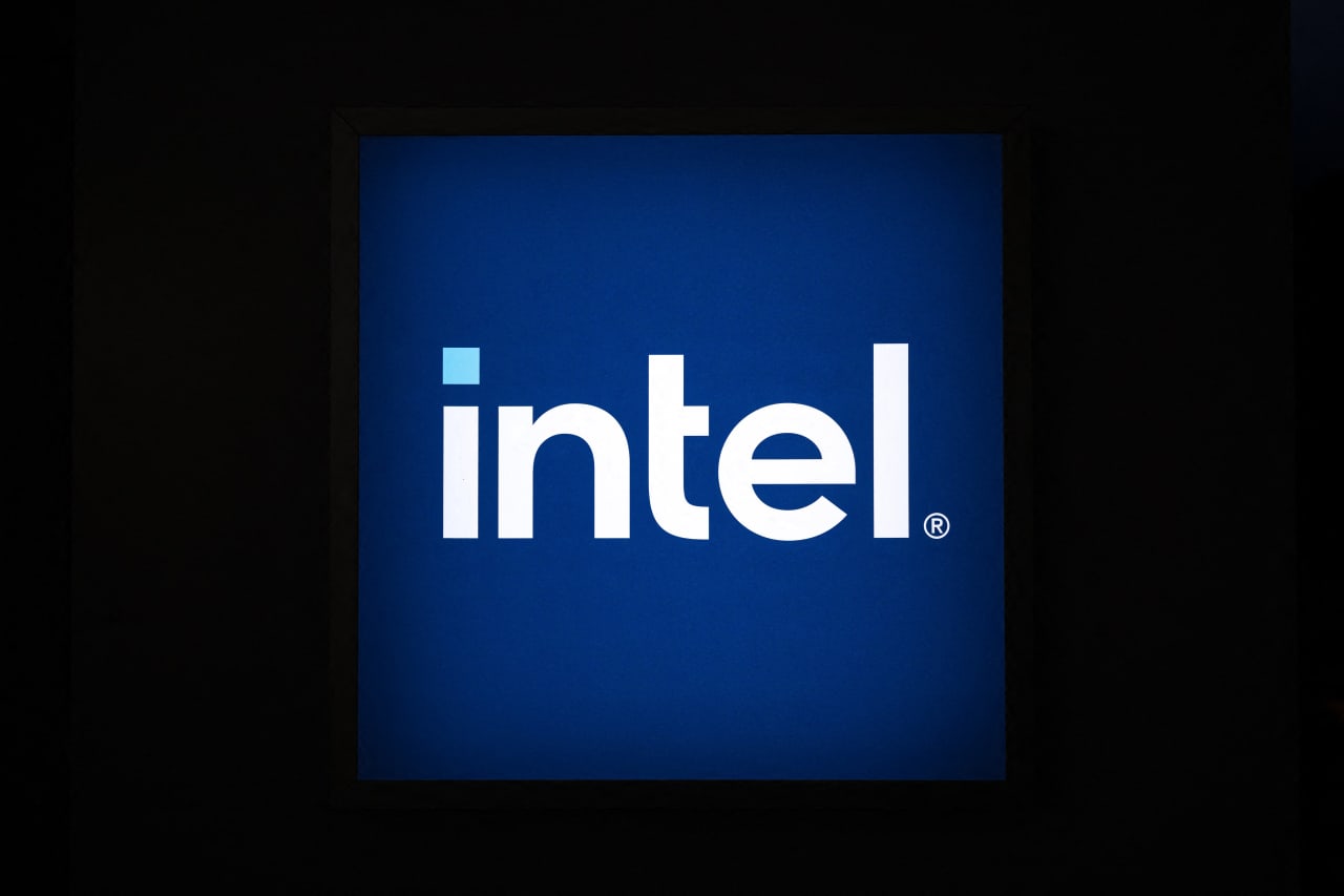 Perché Intel, Micron e altri importanti titoli di chip stanno crollando, anche se il resto del settore tecnologico regge