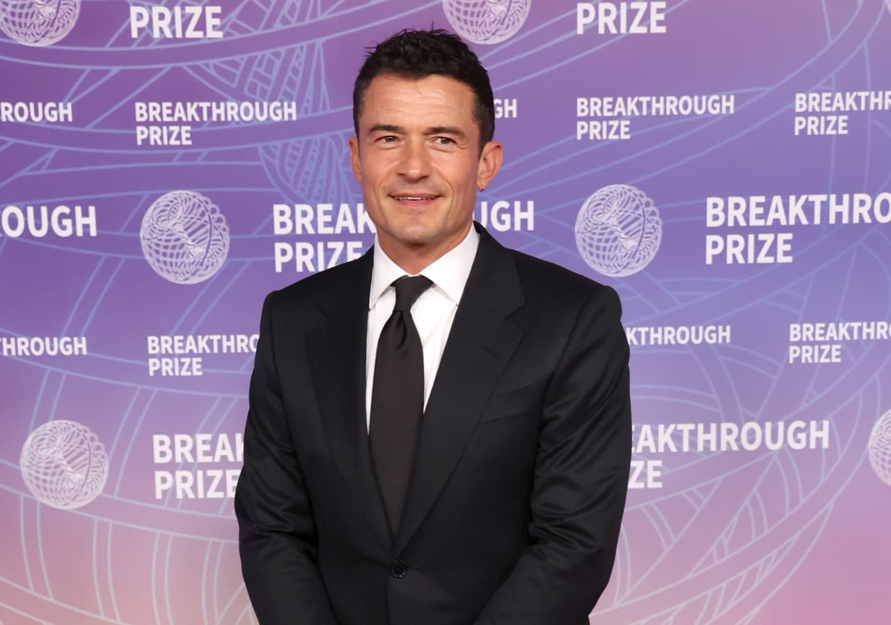 L'attore Orlando Bloom tenta nuovamente di vendere la casa sulla spiaggia di Malibu, ora per 10 milioni di dollari